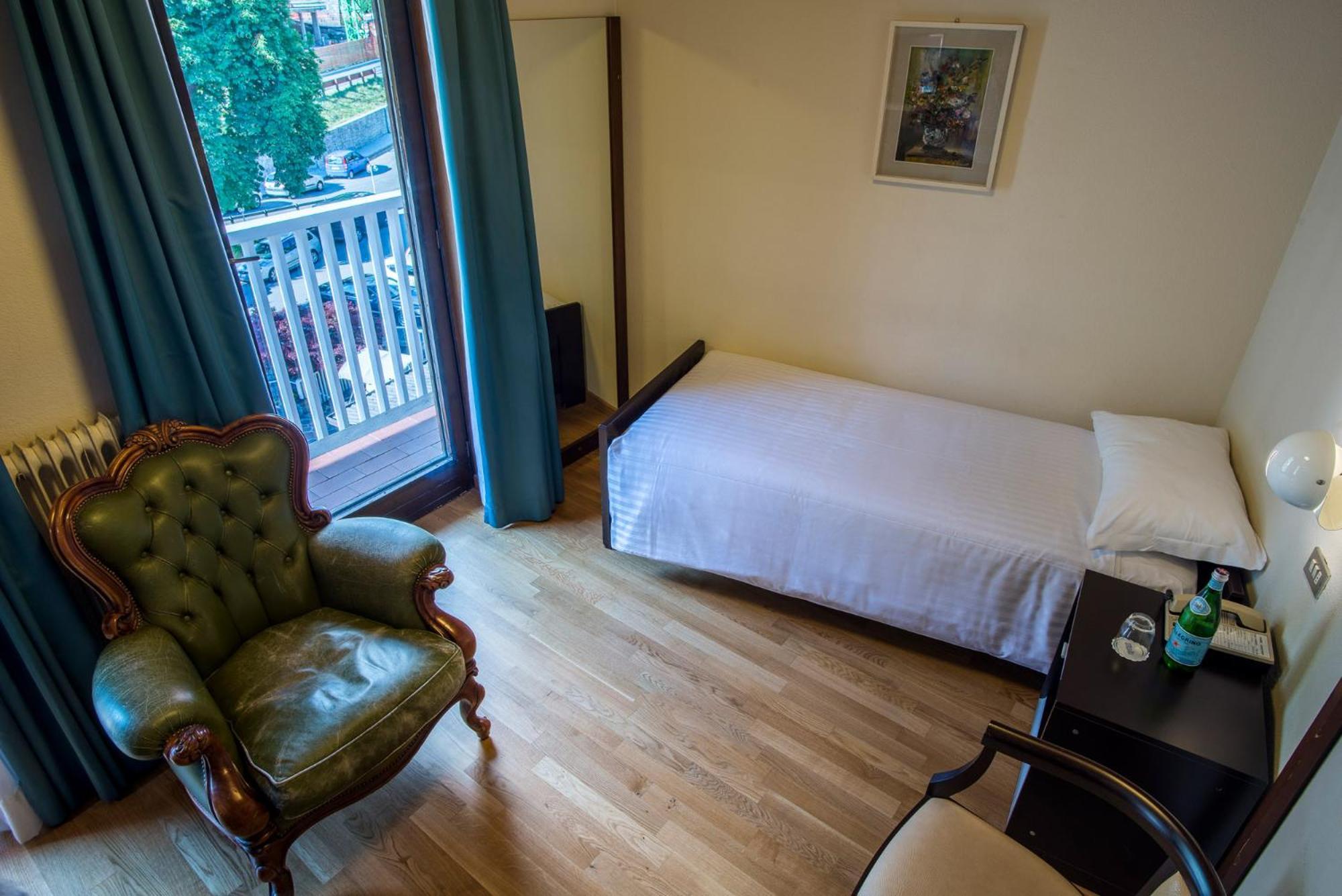 Hotel Mirella Понте-ди-Леньо Экстерьер фото