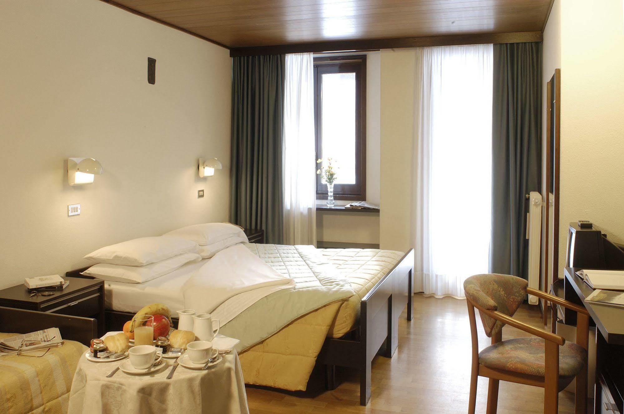 Hotel Mirella Понте-ди-Леньо Экстерьер фото